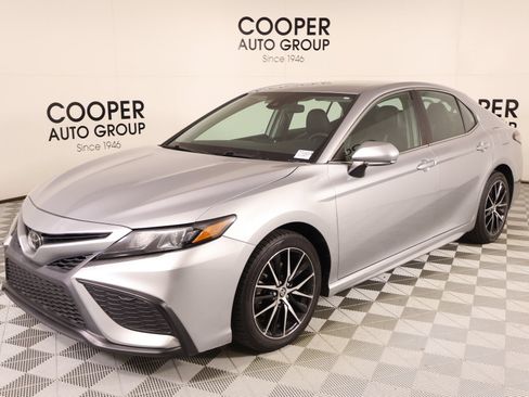 Used 2022 Toyota Camry SE FWD image 9