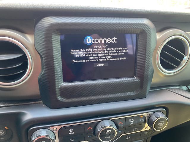 Used 2019 Jeep Wrangler Unlimited Rubicon w/ Dual Top Group AWD/4WD image 17