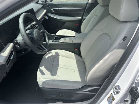 New 2025 Hyundai Sonata Limited image 9