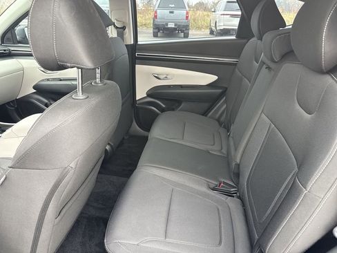 Used 2023 Hyundai Tucson SE image 32