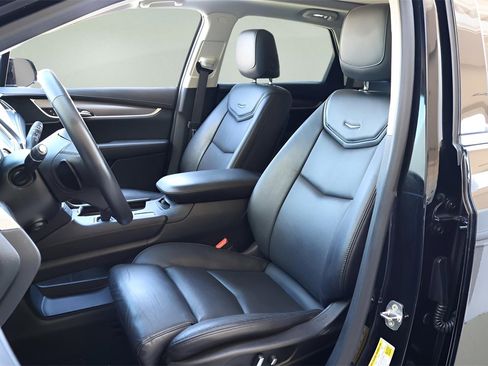 Used 2017 Cadillac XT5 Luxury w/ Driver Awareness Package image 12