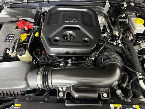 Used 2024 Jeep Wrangler Unlimited Sport AWD/4WD image 33