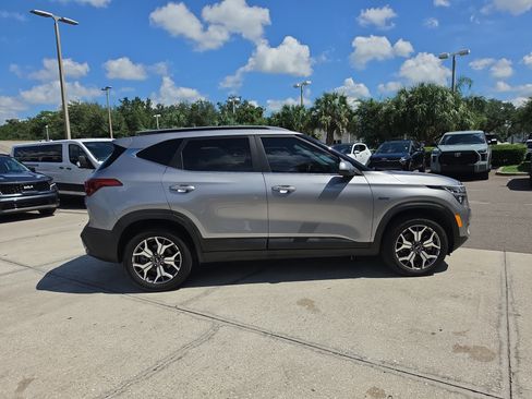Certified 2021 Kia Seltos EX AWD/4WD image 9