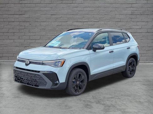 New 2026 Volkswagen Taos SE FWD image 3