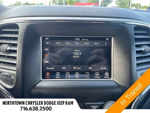 Used 2018 Jeep Grand Cherokee Laredo AWD/4WD image 32