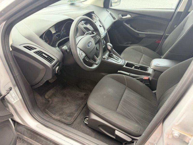 Used 2017 Ford Focus SE FWD image 9