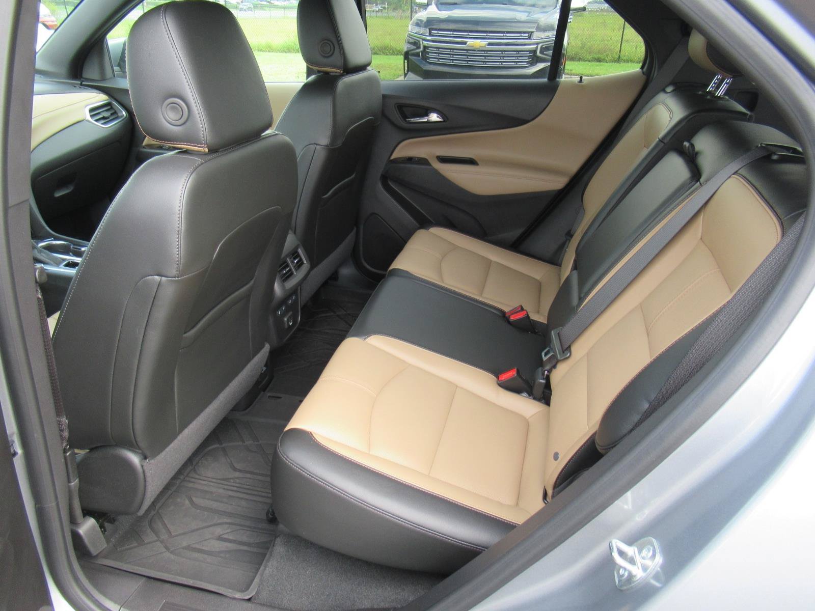 Used 2024 Chevrolet Equinox Premier FWD image 33