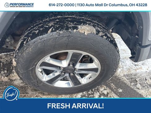 Used 2018 Jeep Wrangler Unlimited Sahara w/ Uconnect 4C Nav & Sound Group image 11