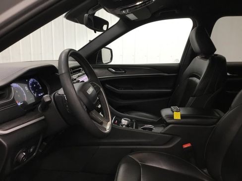 Used 2024 Jeep Grand Cherokee Limited AWD/4WD image 4