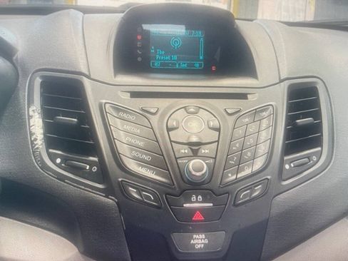 Used 2015 Ford Fiesta SE FWD image 9