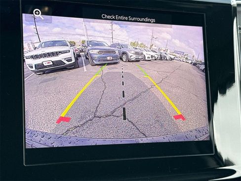 Used 2022 Jeep Grand Cherokee Laredo w/ Luxury Tech Group I image 28