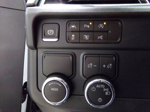 New 2025 Chevrolet Suburban LS image 22