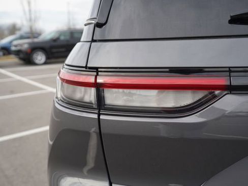 Used 2024 Jeep Grand Cherokee Limited image 38