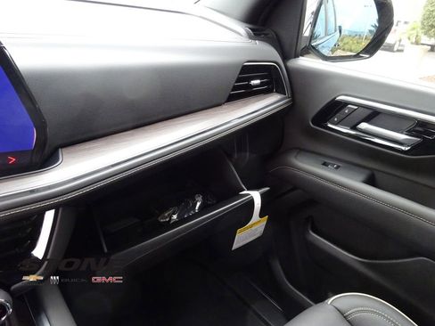 New 2026 Chevrolet Suburban Premier AWD/4WD image 29