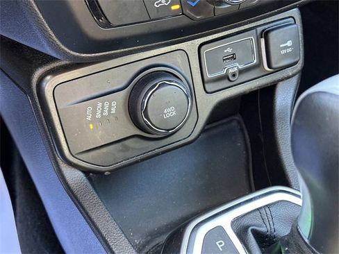 Used 2020 Jeep Renegade Limited w/ UConnect 8.4 Nav Group image 21