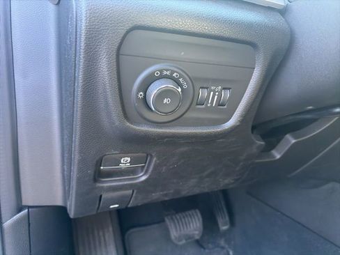 Used 2022 Jeep Grand Cherokee Limited image 22