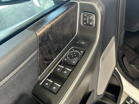 Used 2025 Ford F350 Lariat AWD/4WD image 43