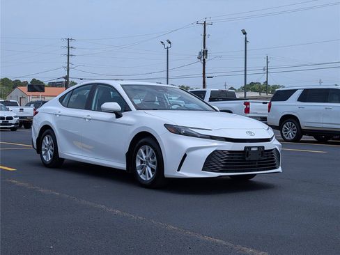 Used 2025 Toyota Camry LE w/ Convenience Package AWD/4WD image 7