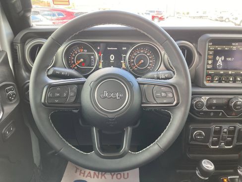 Used 2023 Jeep Gladiator Sport image 16