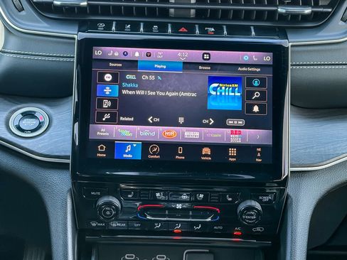 Used 2024 Jeep Grand Cherokee Limited w/ Luxury Tech Group II image 13