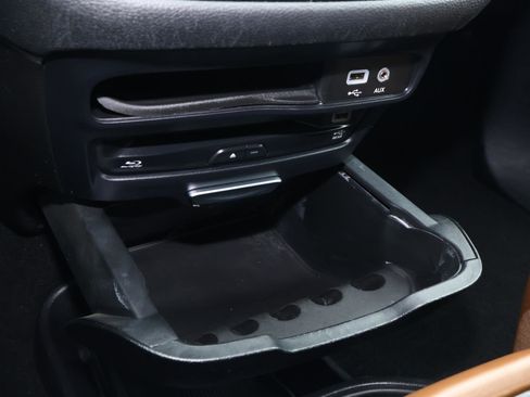 Used 2018 Chrysler Pacifica Limited image 26