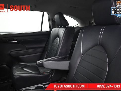 Used 2024 Toyota Highlander XLE AWD/4WD image 24