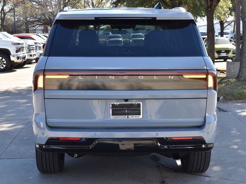 New 2025 Lincoln Navigator Reserve image 8