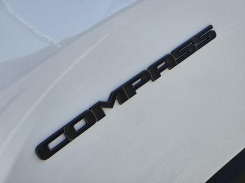 New 2026 Jeep Compass Latitude image 8