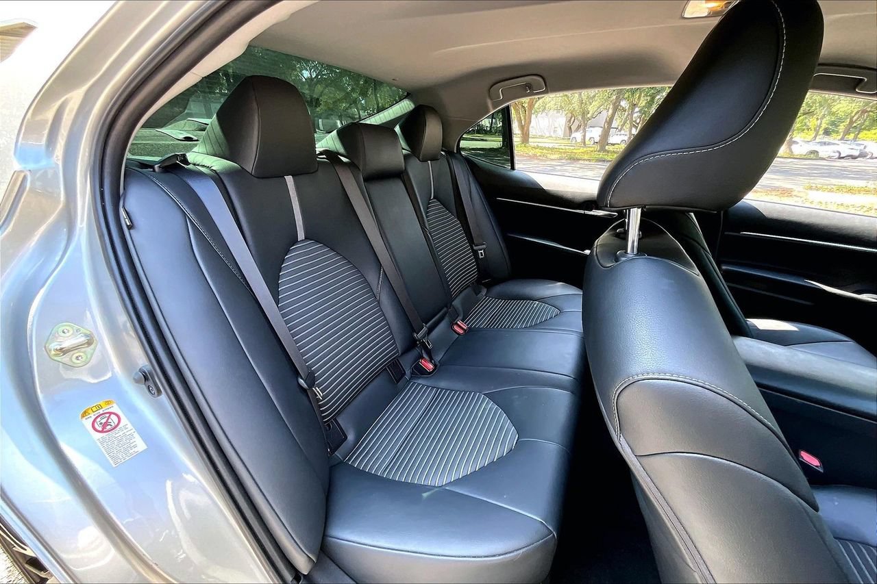 Used 2019 Toyota Camry SE FWD image 21