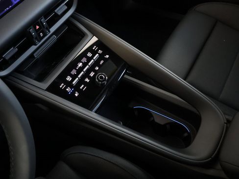 New 2025 Porsche Macan 4S Electric image 27