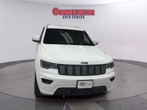 Used 2022 Jeep Grand Cherokee Laredo X image 2