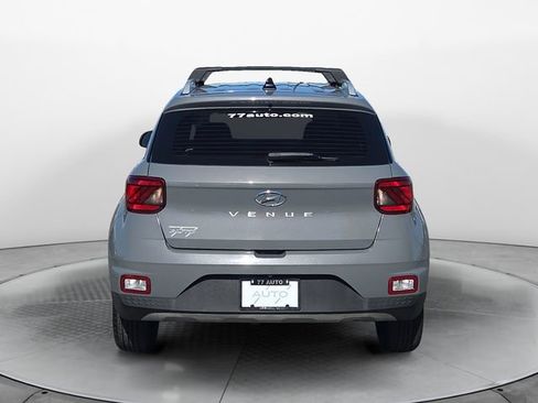 Used 2022 Hyundai Venue SEL image 4