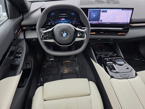 Used 2024 BMW 530i w/ Convenience Package RWD image 13