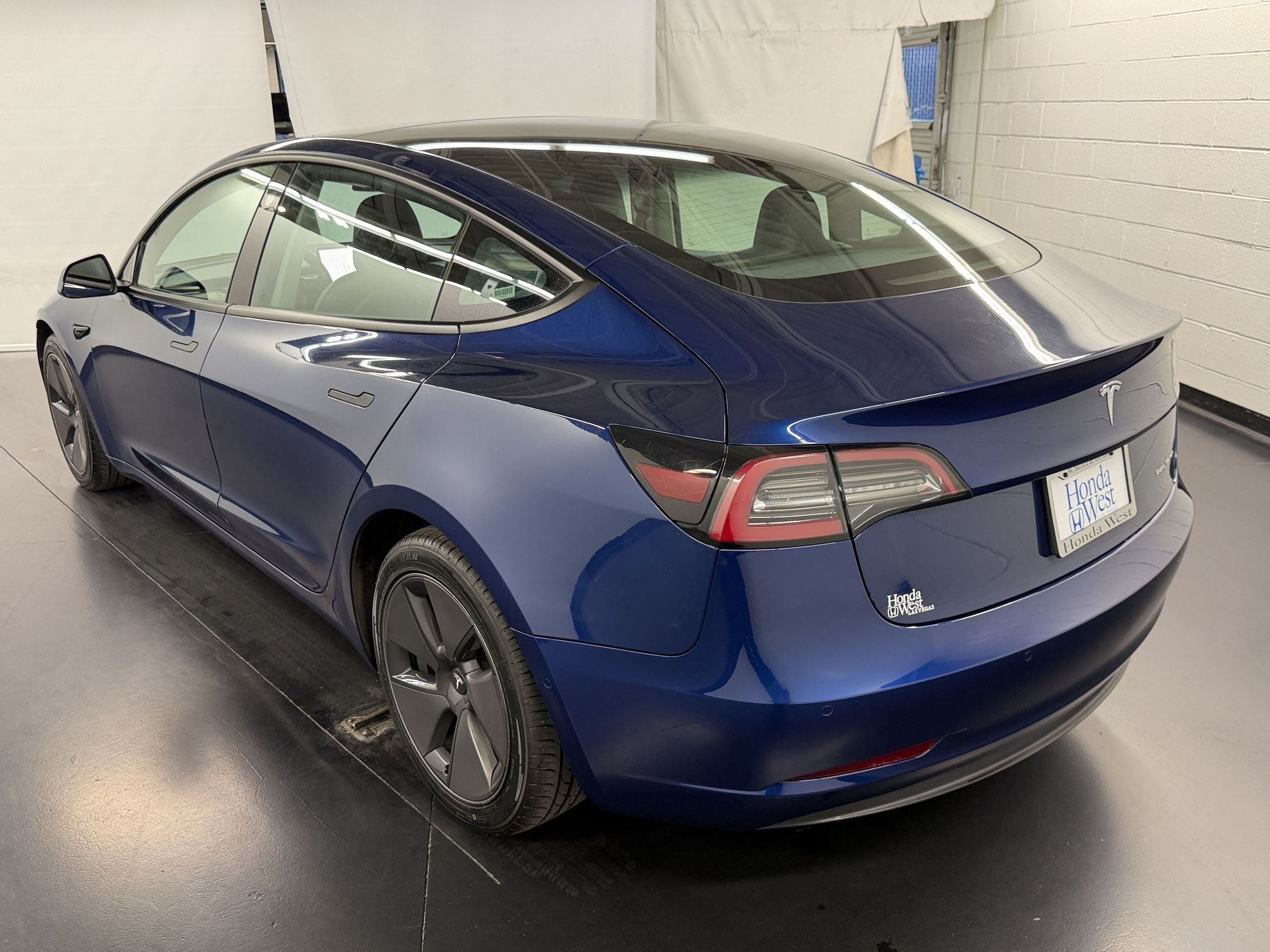 Used 2022 Tesla Model 3 Long Range AWD/4WD image 3