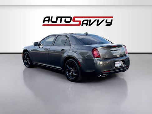 Used 2022 Chrysler 300 Touring w/ Sport Appearance Package RWD image 5