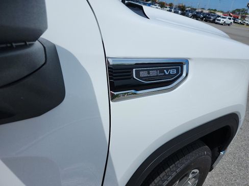New 2026 GMC Sierra 1500 SLT image 7