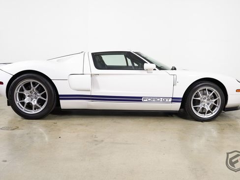 Used 2005 Ford GT image 12