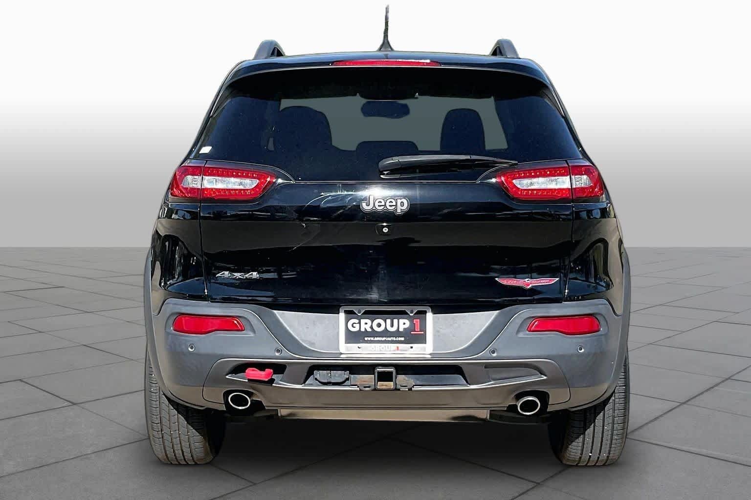 Used 2018 Jeep Cherokee Trailhawk AWD/4WD image 5