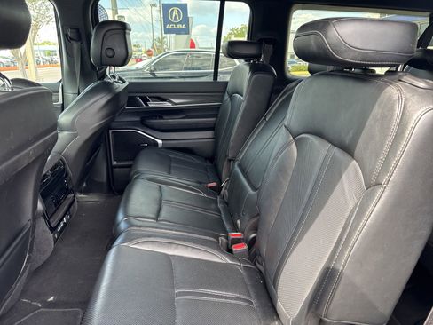 Used 2023 Jeep Wagoneer L Series II image 23