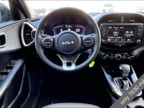 Used 2025 Kia Soul LX w/ LX Technology Package FWD image 4