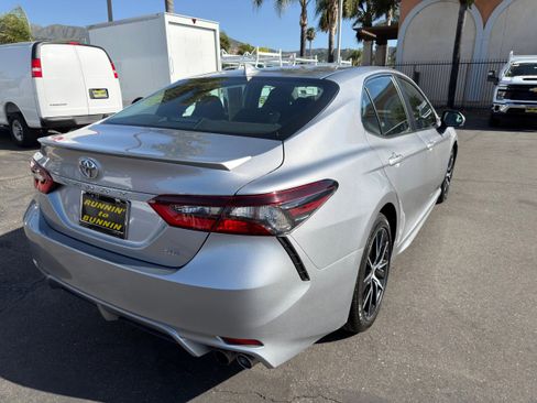Used 2024 Toyota Camry SE image 8
