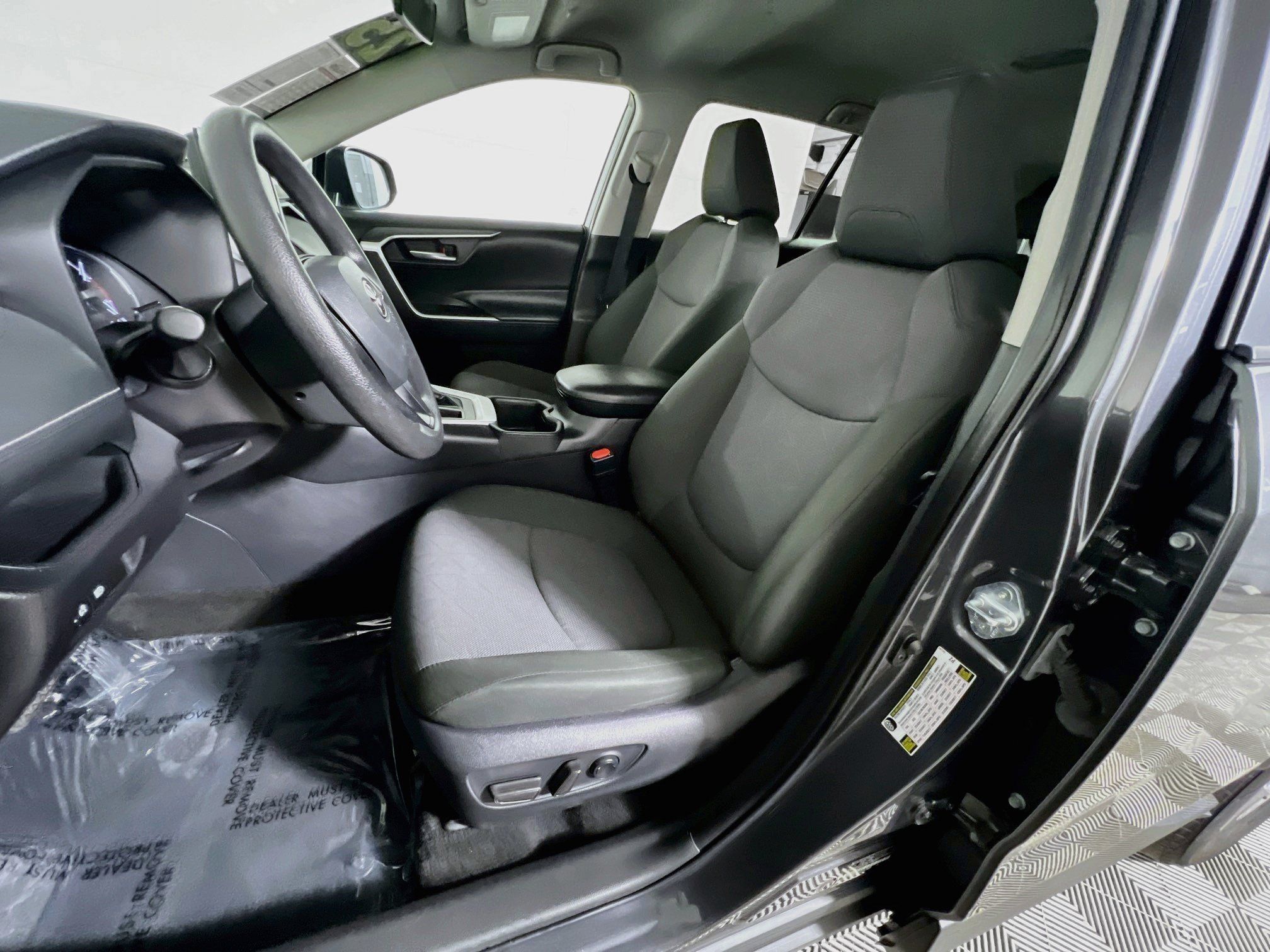 Used 2025 Toyota RAV4 XLE FWD image 15
