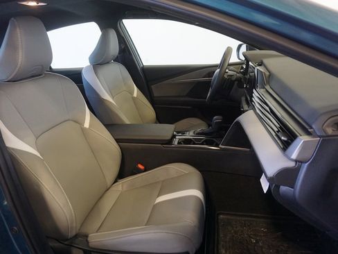 Used 2025 Toyota Camry SE w/ Convenience Package image 21