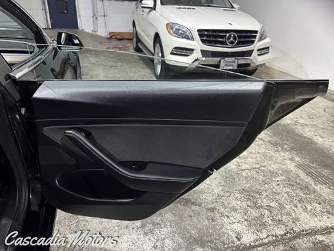 Used 2018 Tesla Model 3 Long Range image 25