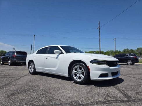 Used 2018 Dodge Charger SXT RWD image 12