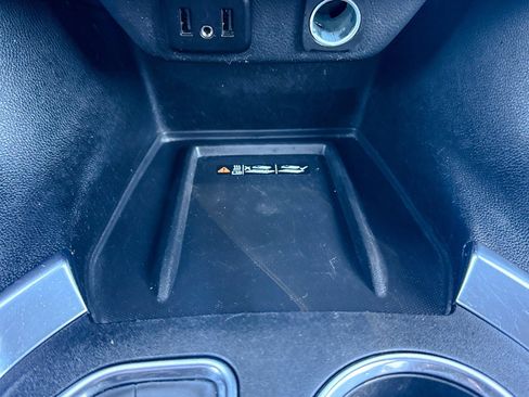 Used 2023 Chevrolet Traverse LT image 35