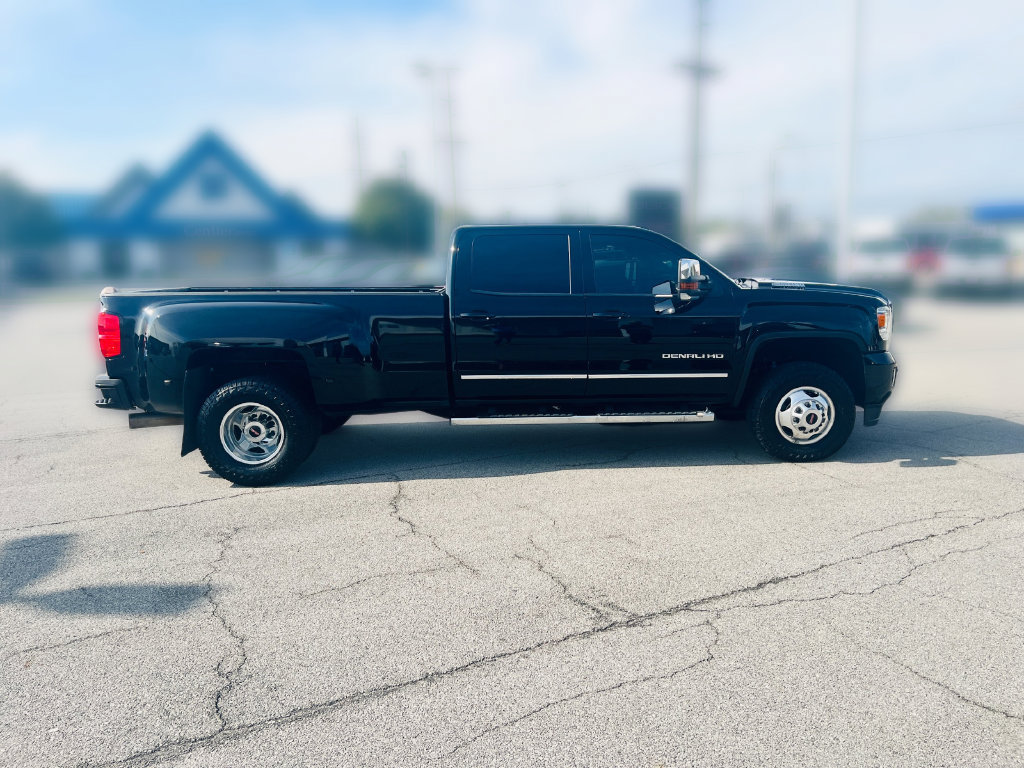 Used 2018 GMC Sierra 3500 Denali w/ Duramax Plus Package AWD/4WD image 9