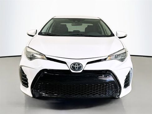 Used 2017 Toyota Corolla SE image 2