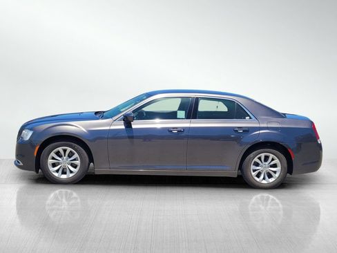 Used 2023 Chrysler 300 Touring RWD image 7