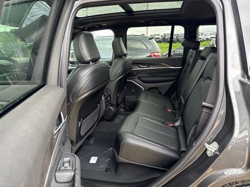 New 2026 Jeep Grand Cherokee Limited AWD/4WD image 24